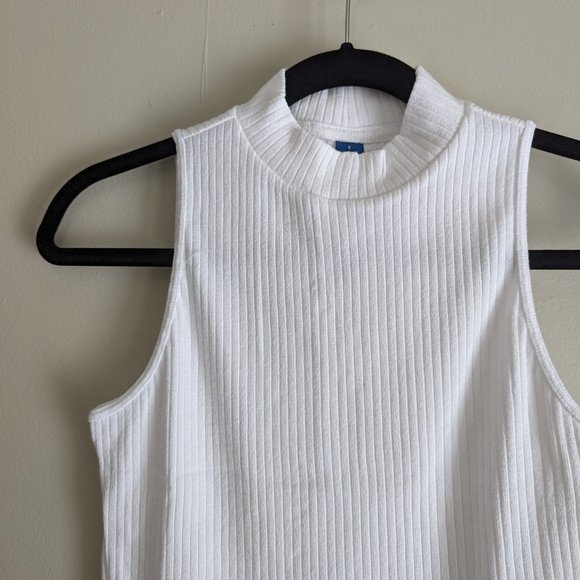 Old Navy Fitted Sleeveless Mock-Neck Top - Picture 4 of 4